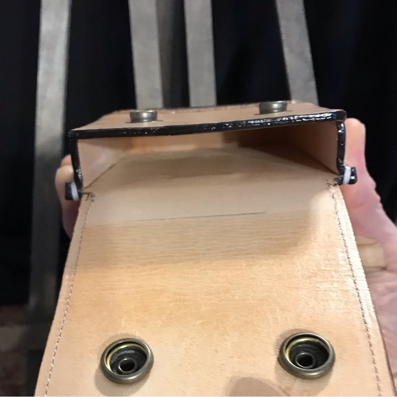 Leather Handmade Tooled Cellphone Carrier with Clip for Belt or Waistband - Picture 4 of 4